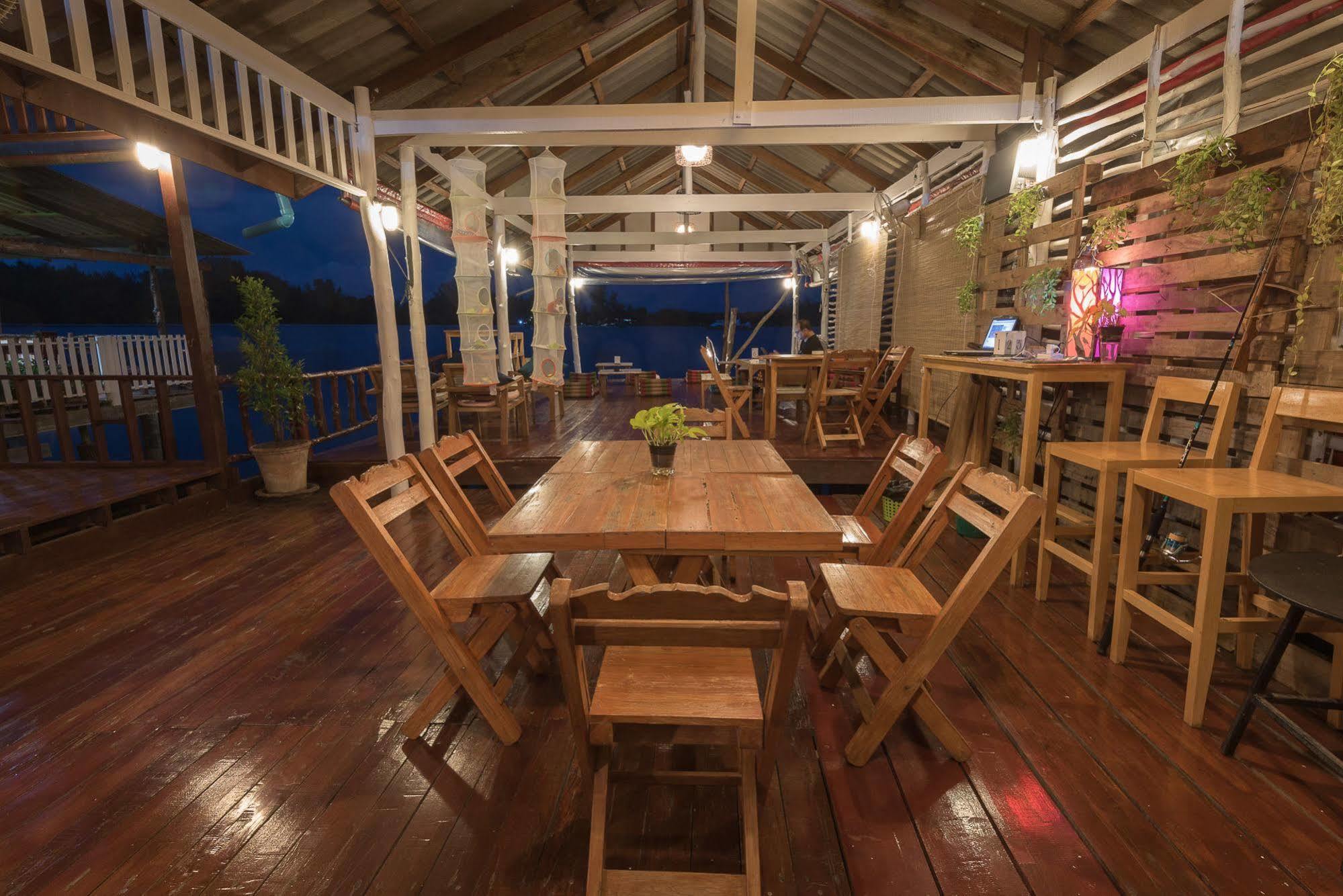 Sincere Hostel Bar And Bistro Ko Lanta Exterior foto